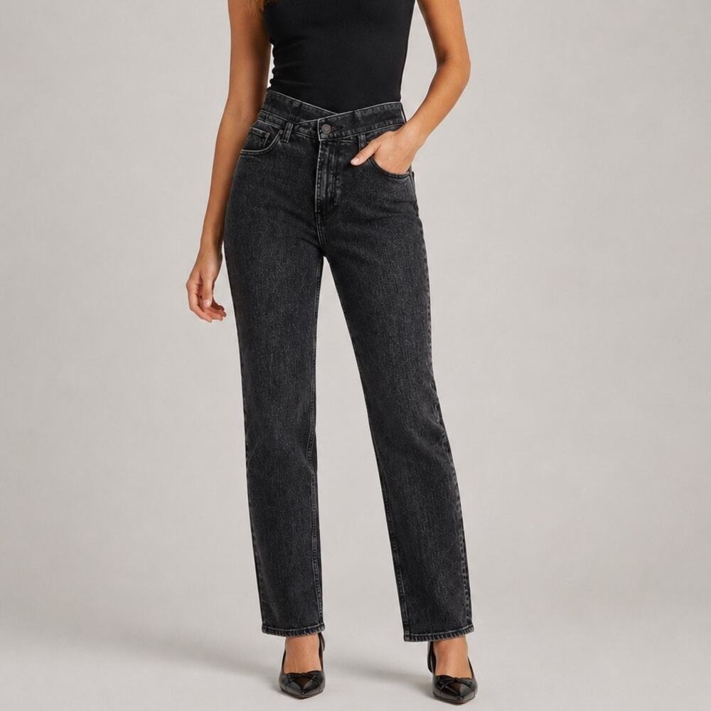 Abercrombie & Fitch Curve Love 90's Slim Straight Ultra High Rise Jean Size 30